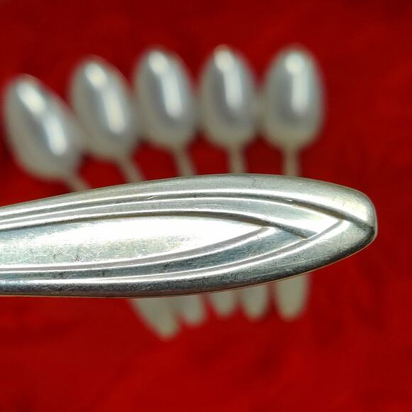 6X Tsp Antique Rogers Bros IS Silhouette Silver Plated Teaspoons - Picture 1 of 12